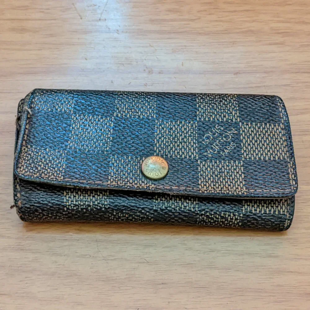 Louis Vuitton Damier Key Holder/Wallet #1570***